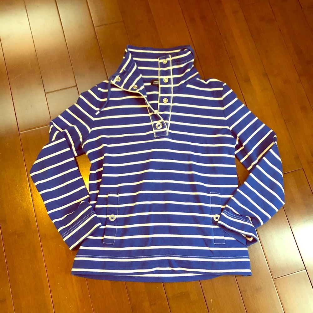 Quarter Button Top